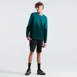 Specialized Legacy Spray Crewneck Long Sleeve T-Shirt -WearWell Store specialized legacy spray crewneck long sleeve t shirt 4